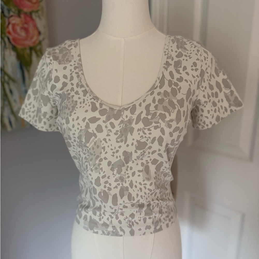 NWT Lululemon Align Tee - Size 6